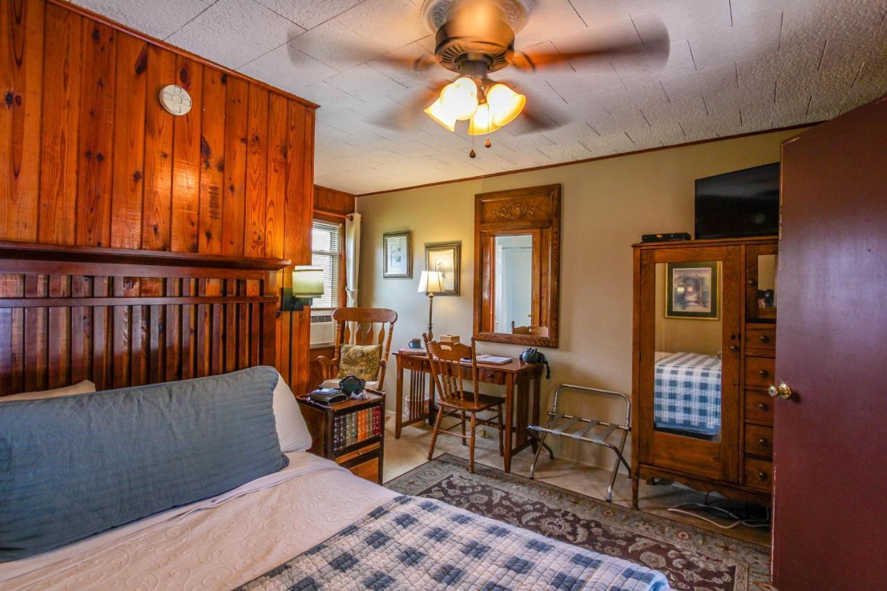 Mountainaire Inn And Log Cabins Blowing Rock Exteriör bild