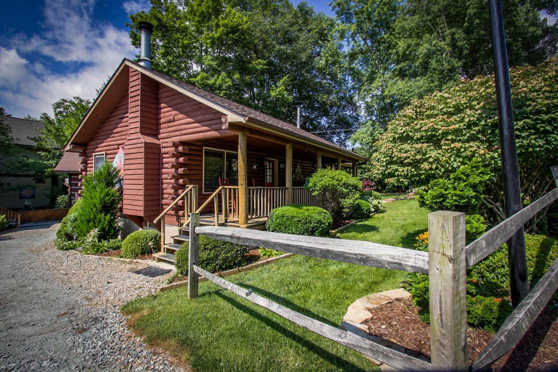 Mountainaire Inn And Log Cabins Blowing Rock Exteriör bild