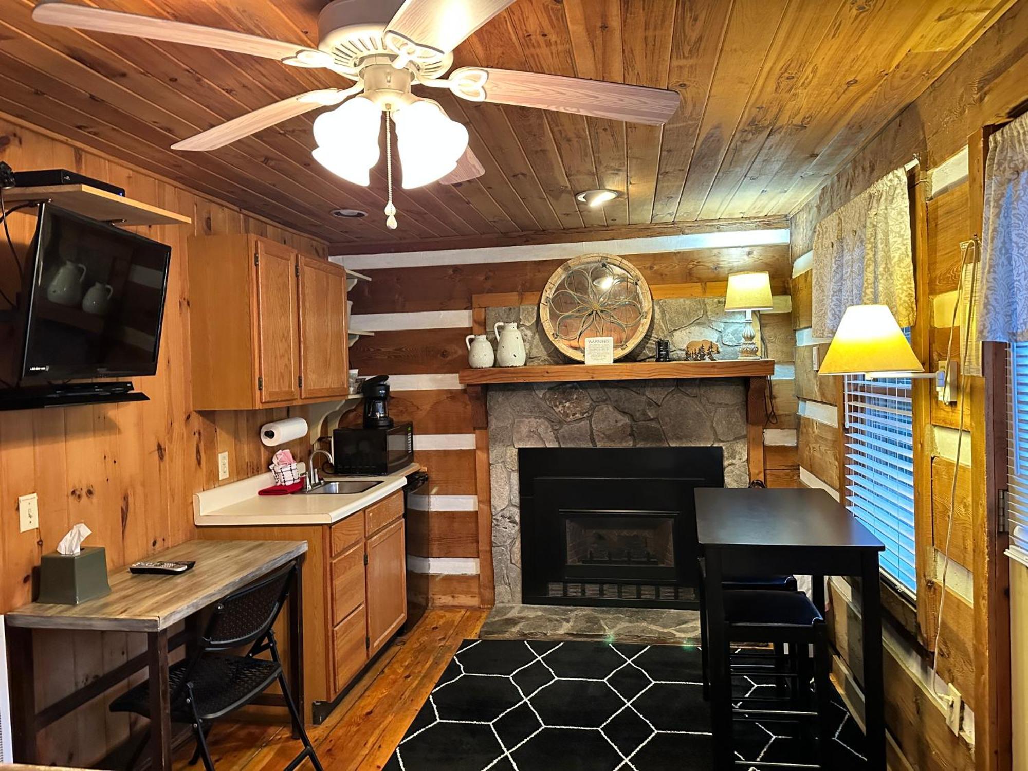 Mountainaire Inn And Log Cabins Blowing Rock Exteriör bild